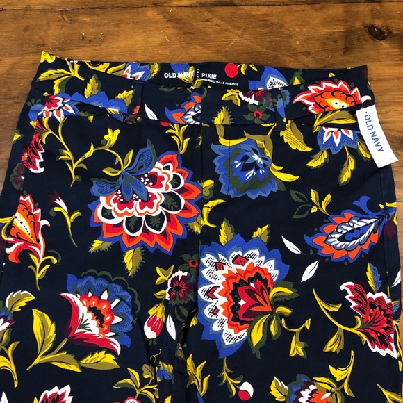 💗Mid rise pixie NWT floral pants - Picture 3 of 6